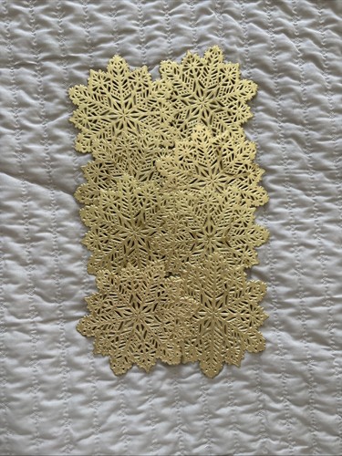 Gold snowflake coasters - gold,